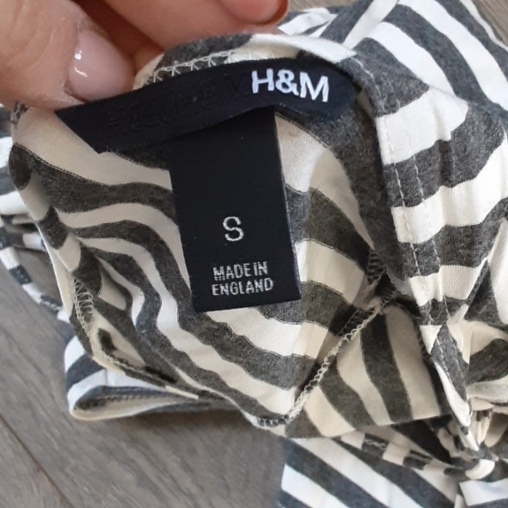 H & M Dress - Picture 3 of 5